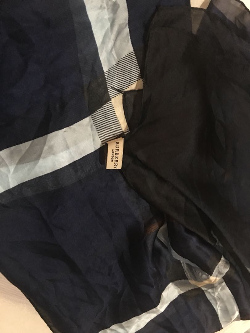 how to wear burberry shawl