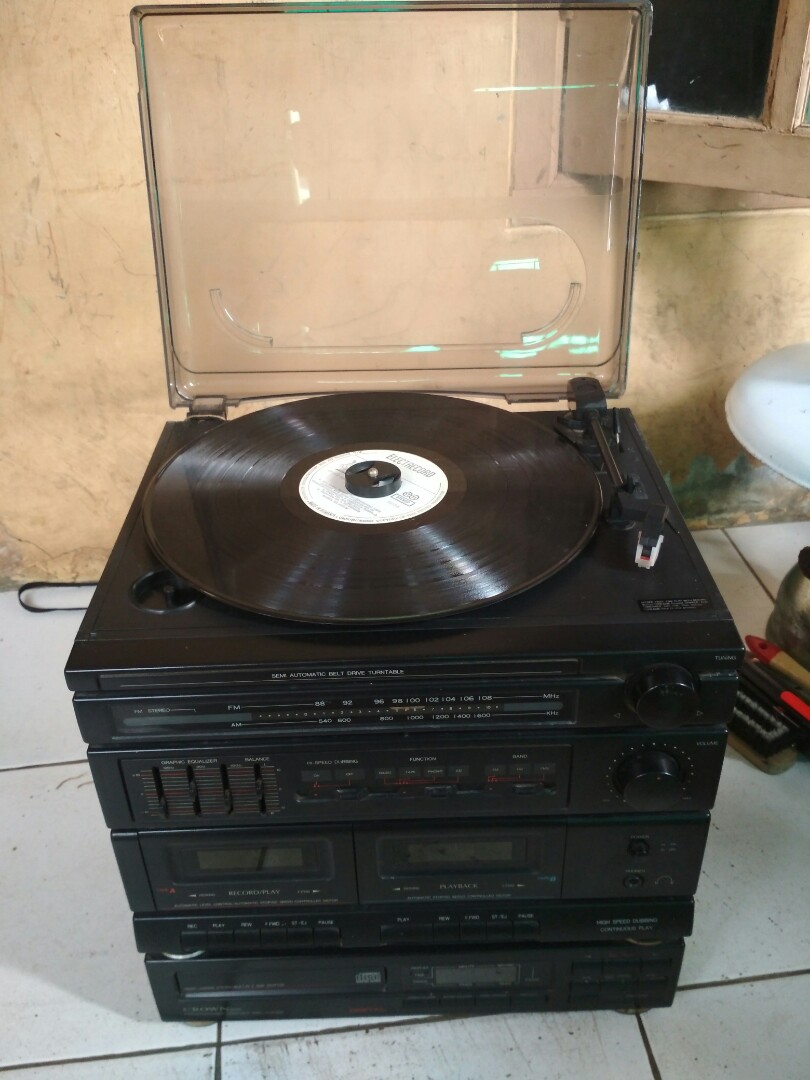 Jual Player Piringan Hitam Crown Kondisi Normal Elektronik Audio