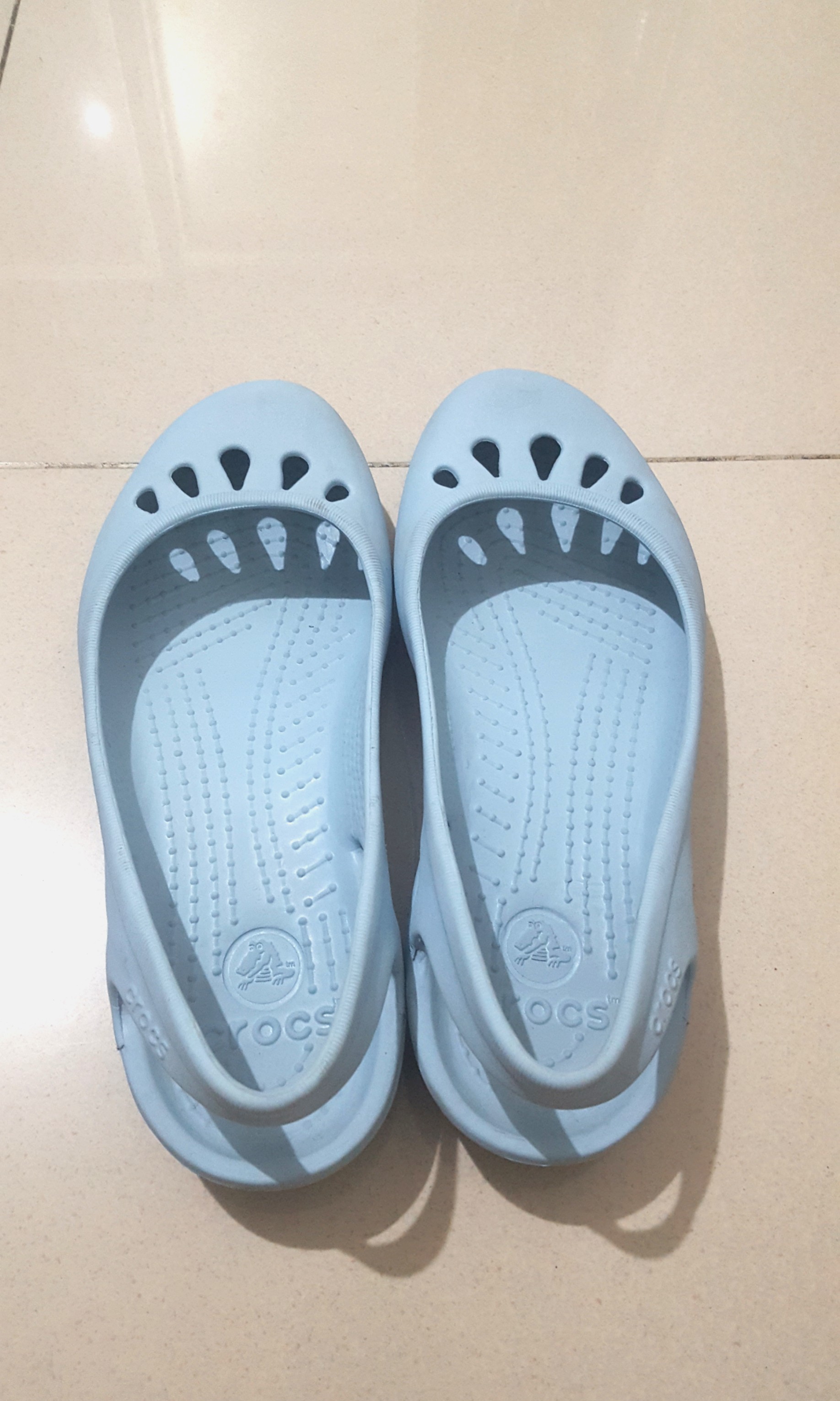 crocs 37 size