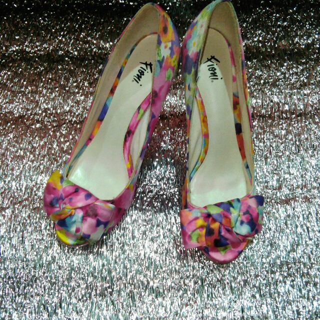 fioni peep toe heels