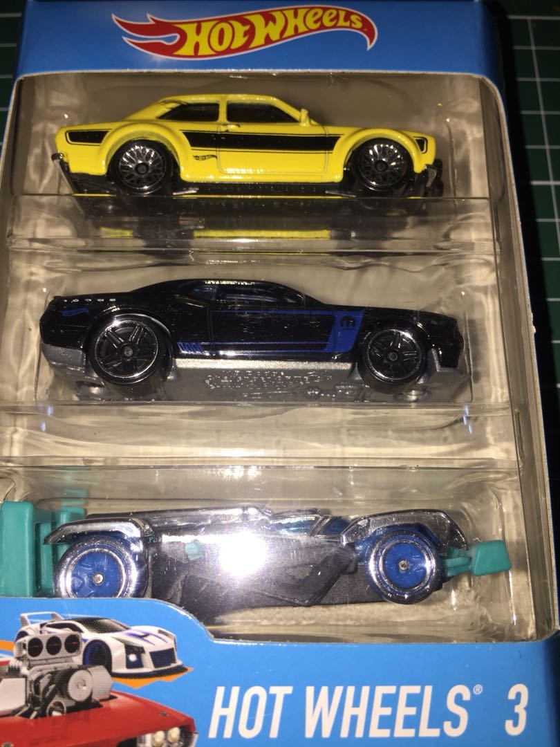 Hot Wheels 3 Pack Ford Escort Yellow (RARE/VINTAGE/LIMITED), Hobbies