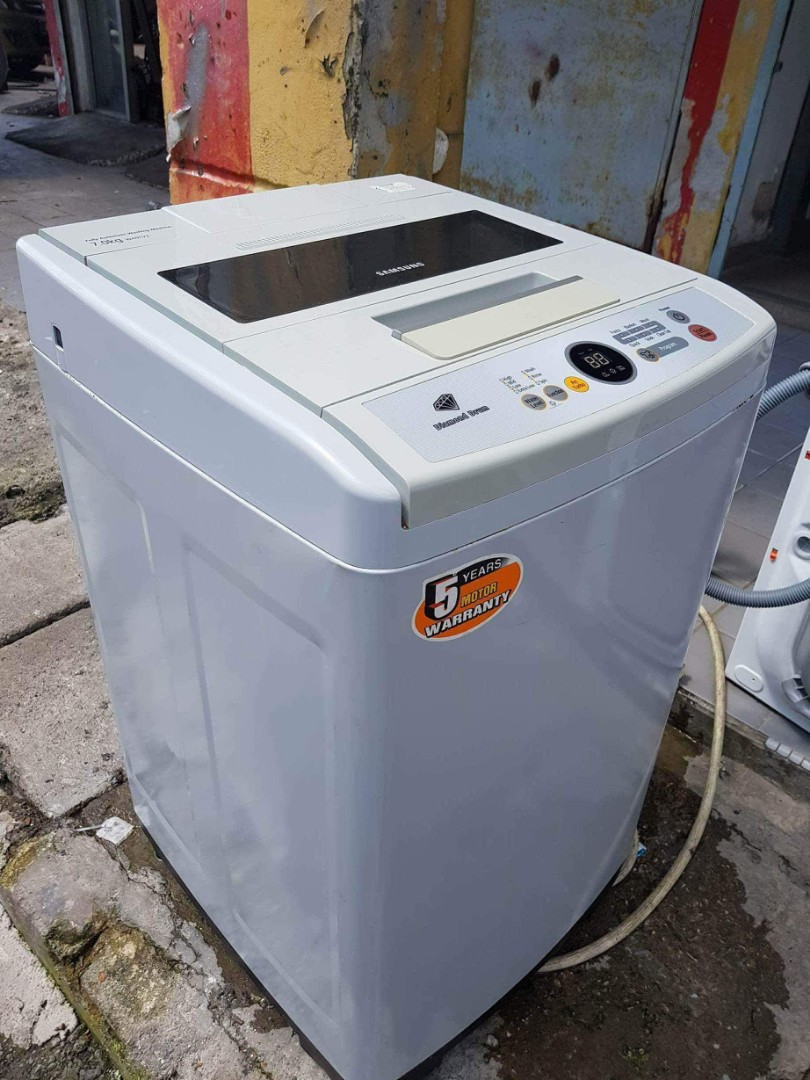 Mesin Basuh Peralatan Dapur Di Carou Tunjuk Banyak Lagi Peralatan Dapur Photo