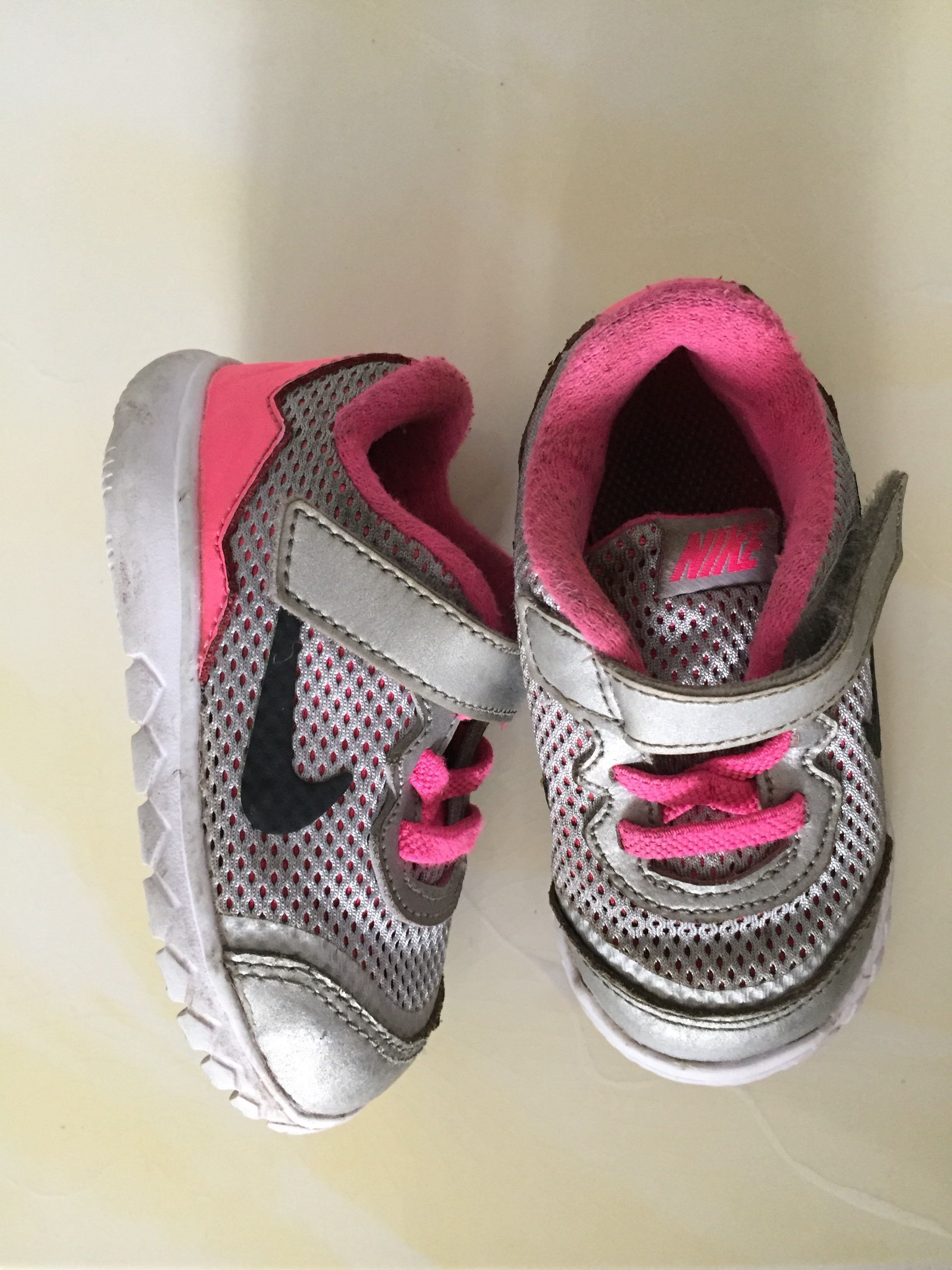 infants nike shoes