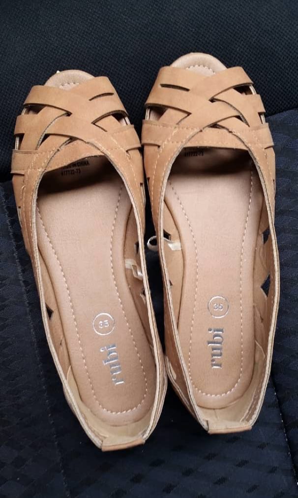 Rubi Flat Shoes (Category: Flats) located in Ipoh. Submitted by alizaezzati (Listing ID 173104708, Image 1). Description: Used Once!! RM45 inc postage Bought at RM59.