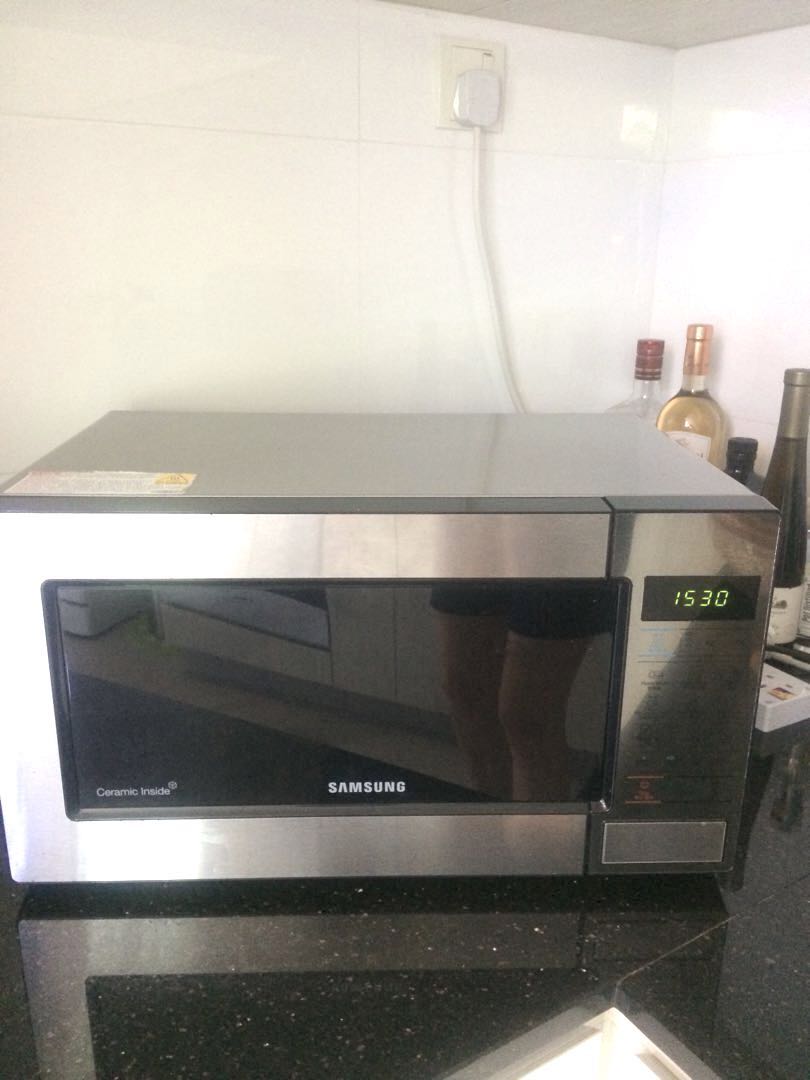 Samsung Microwave oven & grill (GE83M), TV & Home Appliances, Kitchen