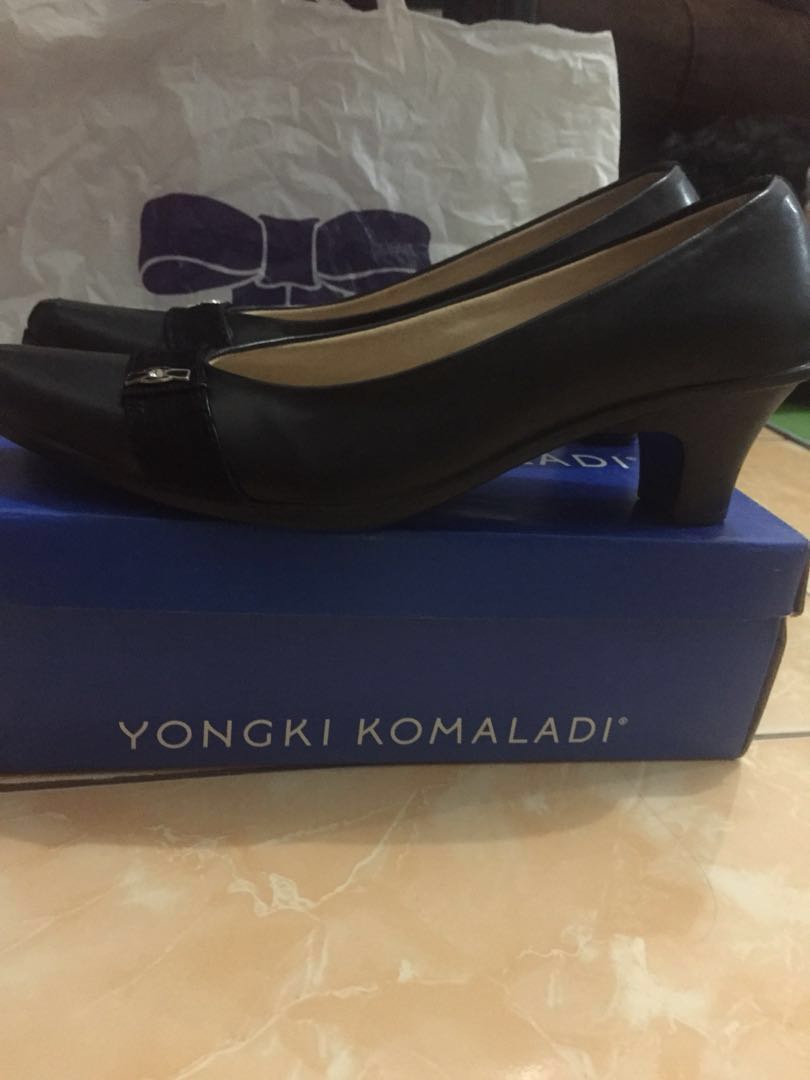 Sepatu Pantofel Wanita Heels Hitam Yongki Komaladi Fesyen Wanita Sepatu Di Carousell