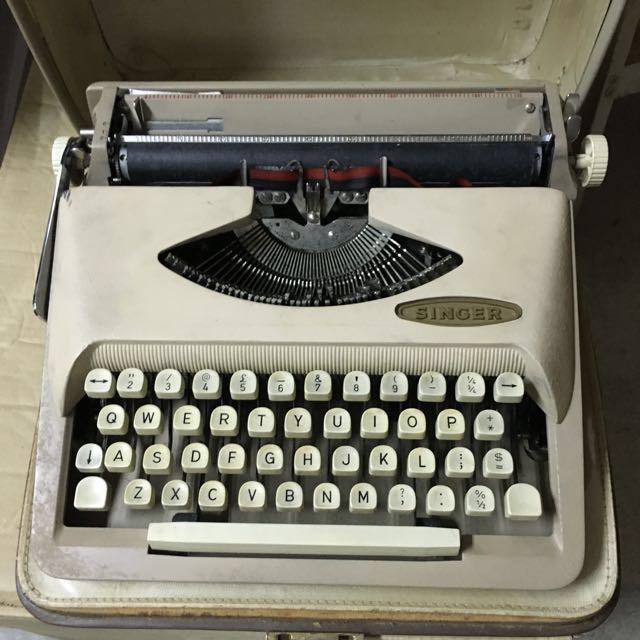 TypeWriter (Category: Vintage Collectibles) located in Singapore. Submitted by blurblur2 (Listing ID 69281627, Image 1). Description: PM me your offer , if you are interested Self collect @ Kovan Heartland Mall/Defu Lane 10 .