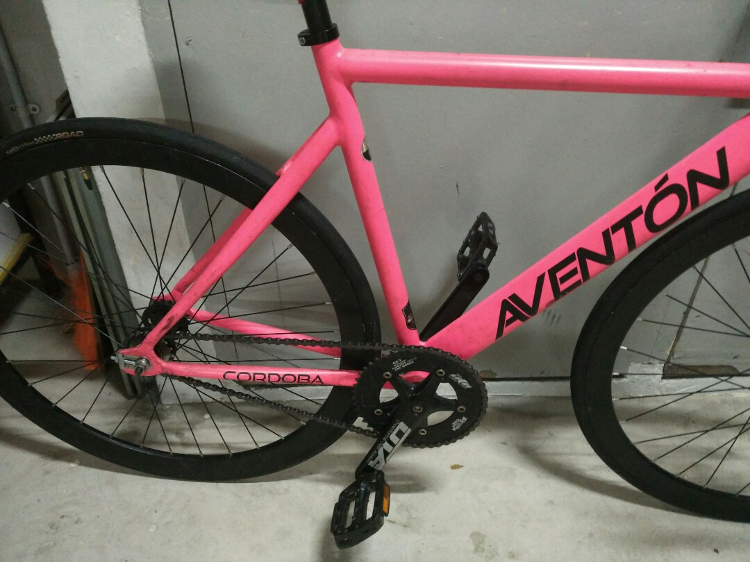 pink aventon