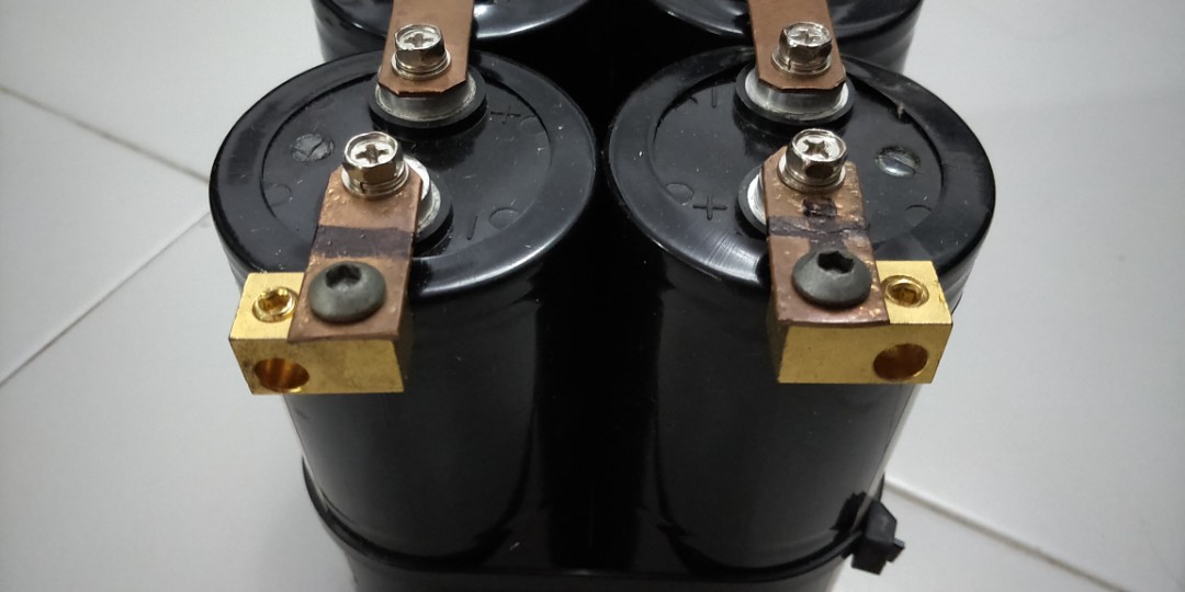 Capacitor (Category: Everything Else) located in Singapore. Submitted by ds181169 (Listing ID 173385986, Image 3). Description: For 12V car audio or car to make your car audio system better Used for only 1 month just for testing Condition: 9.5/10.