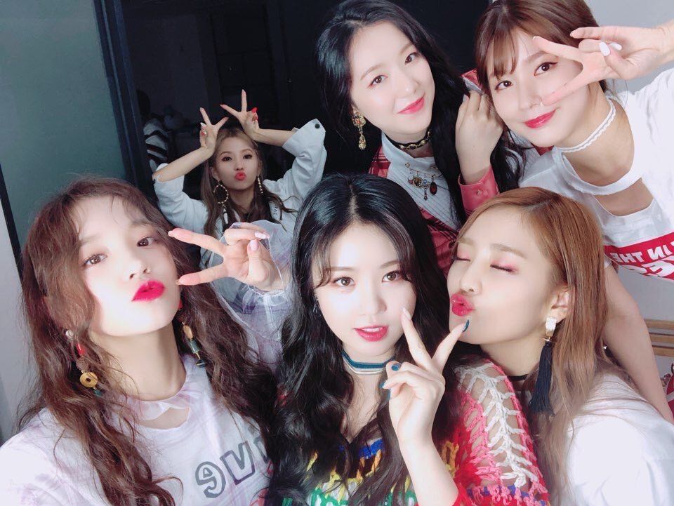 https://media.karousell.com/media/photos/products/2018/06/05/interest_check__gidle_1528164098_89643577.jpg