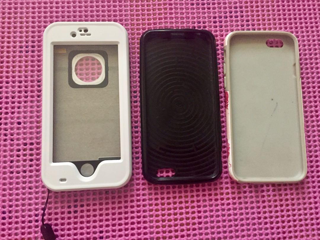Iphone 6 & 6s Bundle Case (Category: iPhone 6 Series) located in Paranaque City. Submitted by mars_eshoppe (Listing ID 173164853, Image 1). Description: 3 iphone 6 6s budle case Floral Green White is a water proof case kaso nawala ung cover sa end you can see in the picture for details To open the case in the lower right side there is a space just use a coin then twist it. There are some signs of usage.