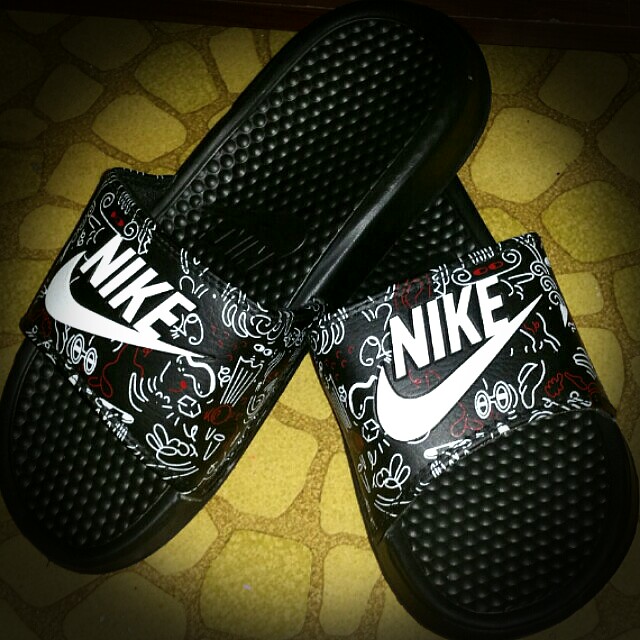 nike slippers design