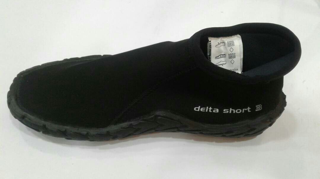 Scuba boots, Women's Fashion, Activewear on Carousell