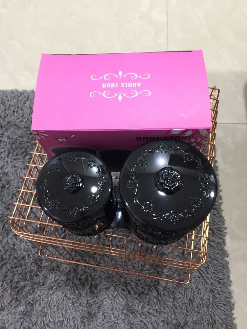 Storage case (Category: Everything Else) located in Singapore. Submitted by lavendarblue (Listing ID 173379225, Image 2). Description: Brand new storage container. Useful for cotton buds and cotton puffs. Can be for any other trinkets too! .