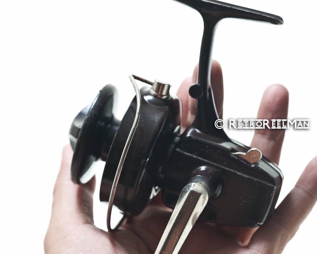 Vintage Daiwa 7270A Basic Lite Spinning Reel Made in KOREA, Sports