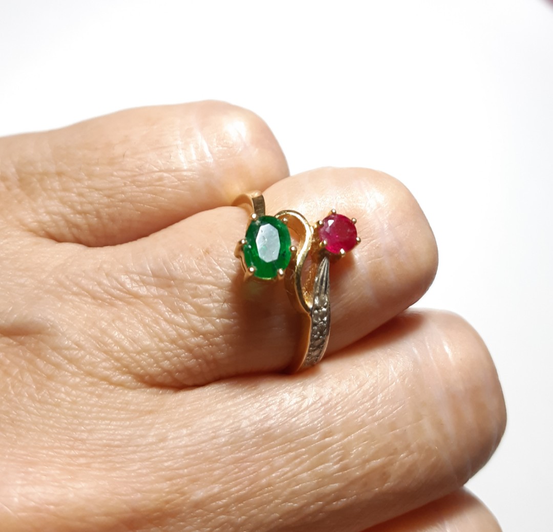 18kgold emerald & ruby ring （分類：手鍊）位於 Hong Kong。 由 syykitty 提交（商品編號 163314529，圖片 2）。簡介： 18k750gold 4mm ruby 4.5×6mm emerald & small diamond size: 13.5。