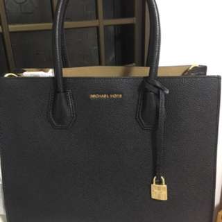 michaelkors mercer-large-pebbled-leather-accordion-tote, Luxury, Bags &  Wallets on Carousell