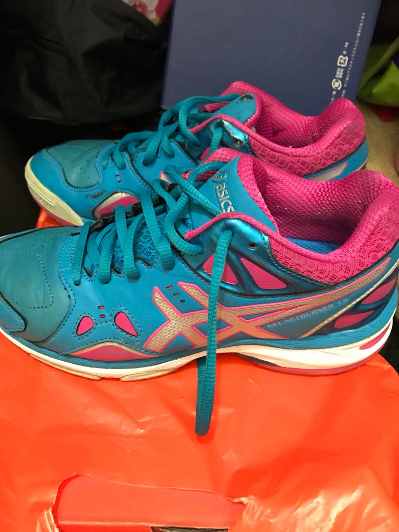 ASICS court shoes Women s Fashion Footwear Sneakers on Carousell