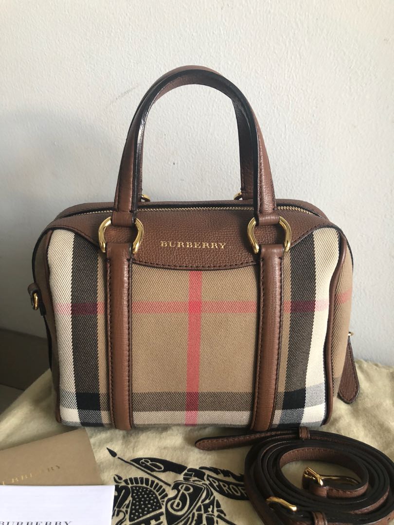 BuRberry speedy bag good condition 85% OK, authentic full leather size 28 x  18 x 16 cm, bag only, Barang Mewah, Tas & Dompet di Carousell