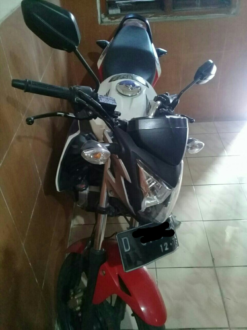 Motor Cb Biru