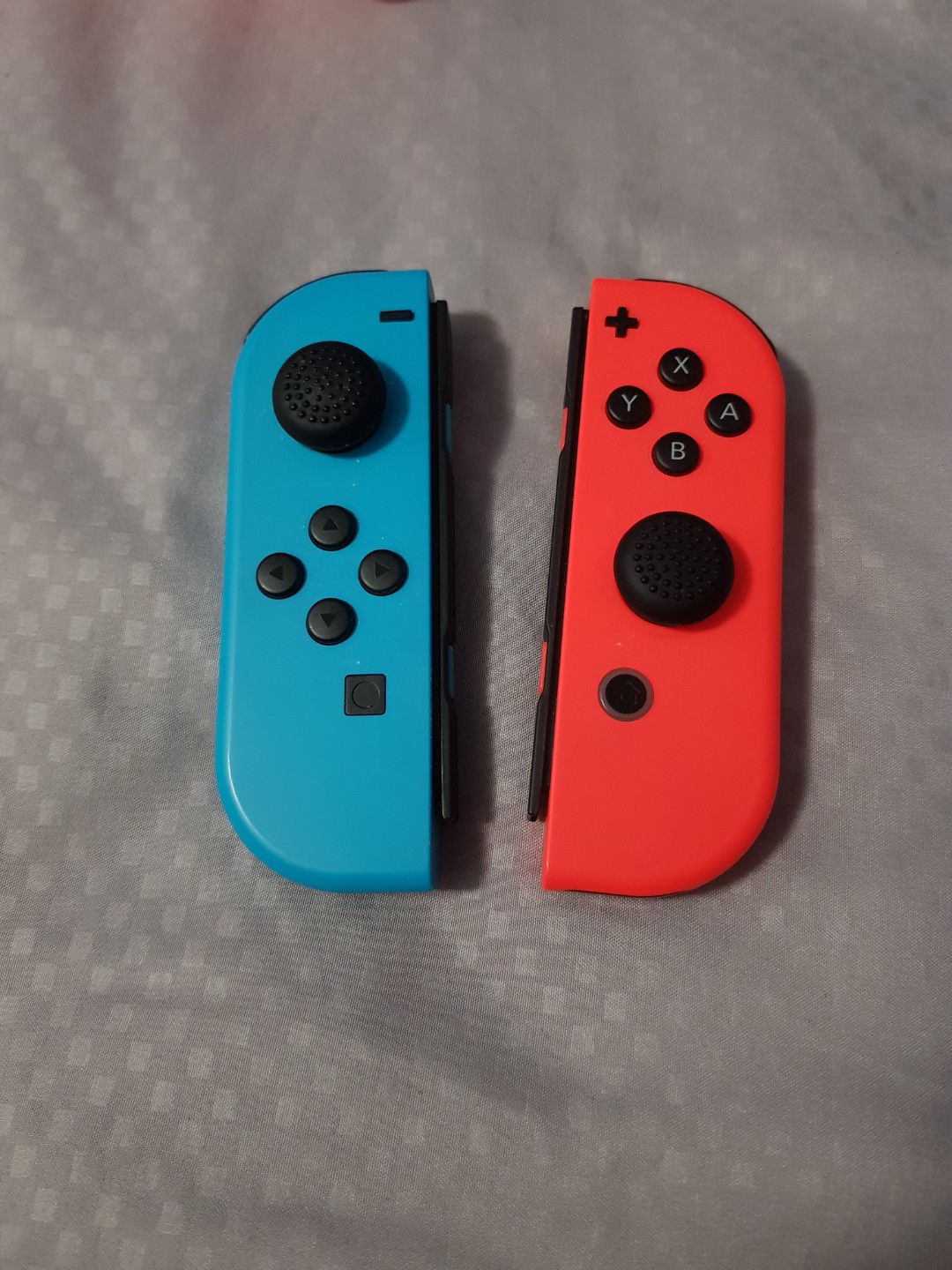 neon red and blue joycons