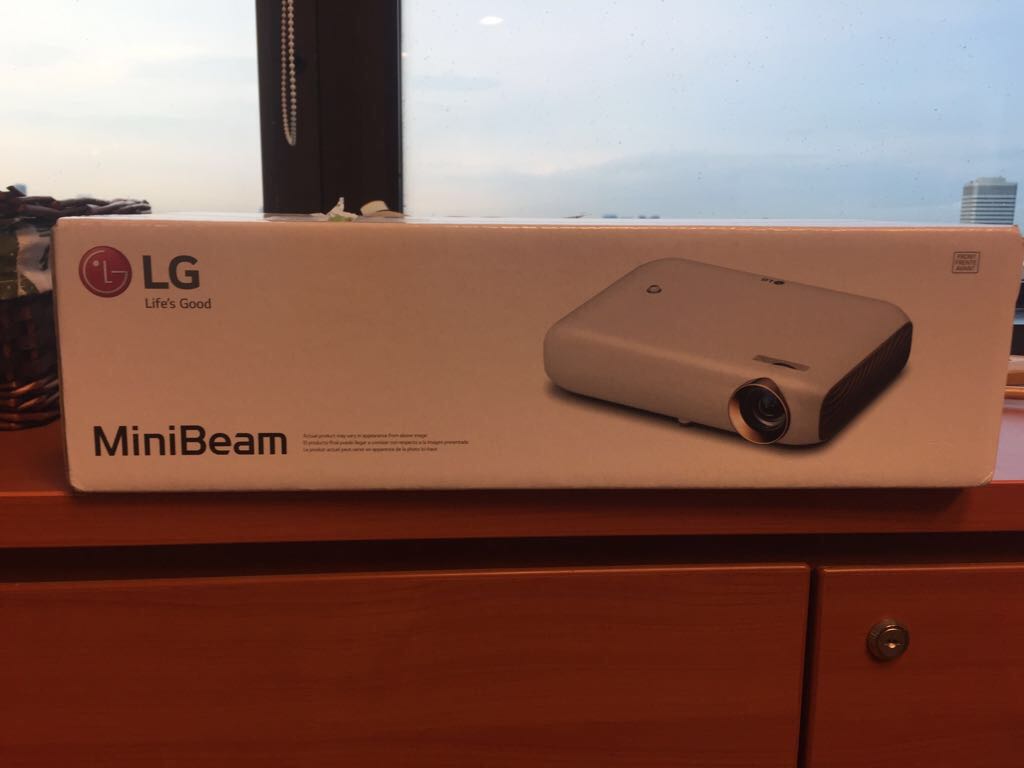 LG Mini Projector PW 1500, TV & Home Appliances, TV & Entertainment
