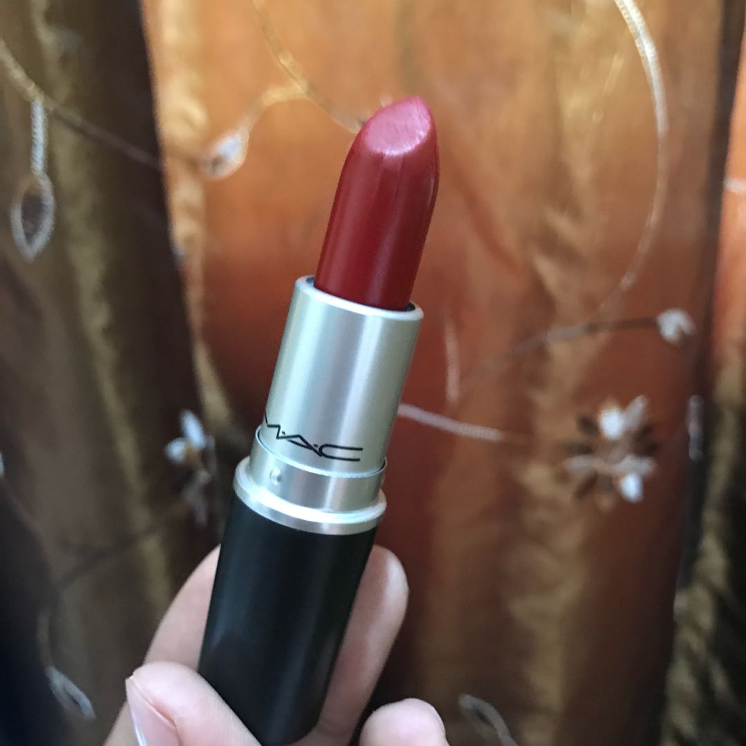 Mac russian red (Category: Makeup) located in Mexico. Submitted by tickledsweets (Listing ID 173438552, Image 1). Description: .