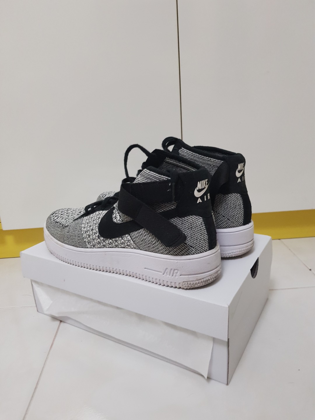 nike air force flyknit oreo