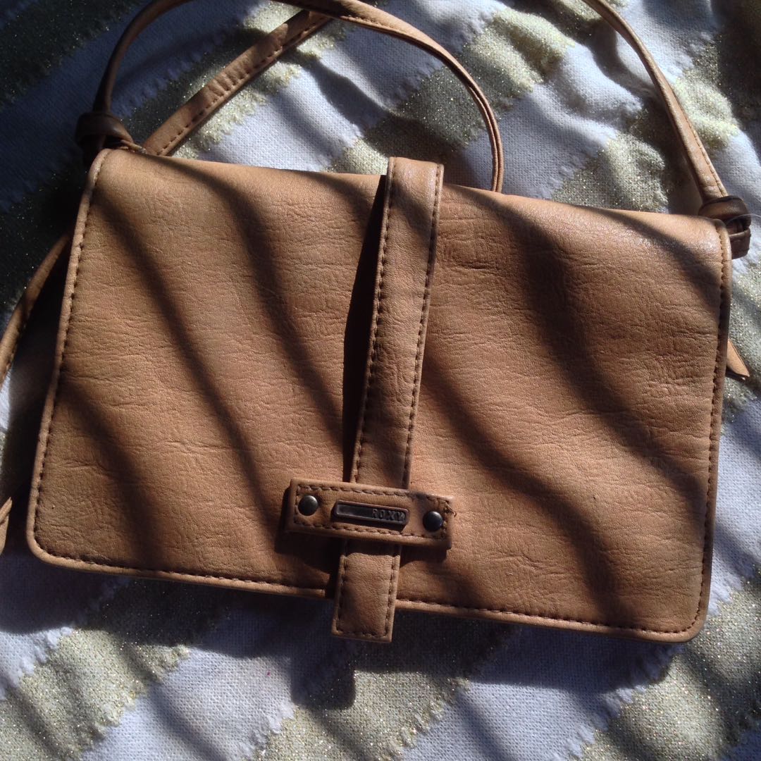Roxy clearance sling bag