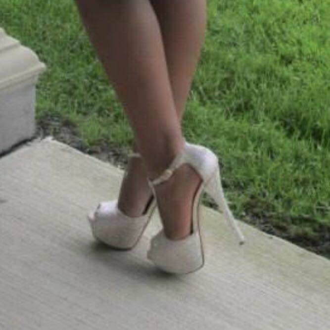 STEVE MADDEN Champagne/Silver Prom 