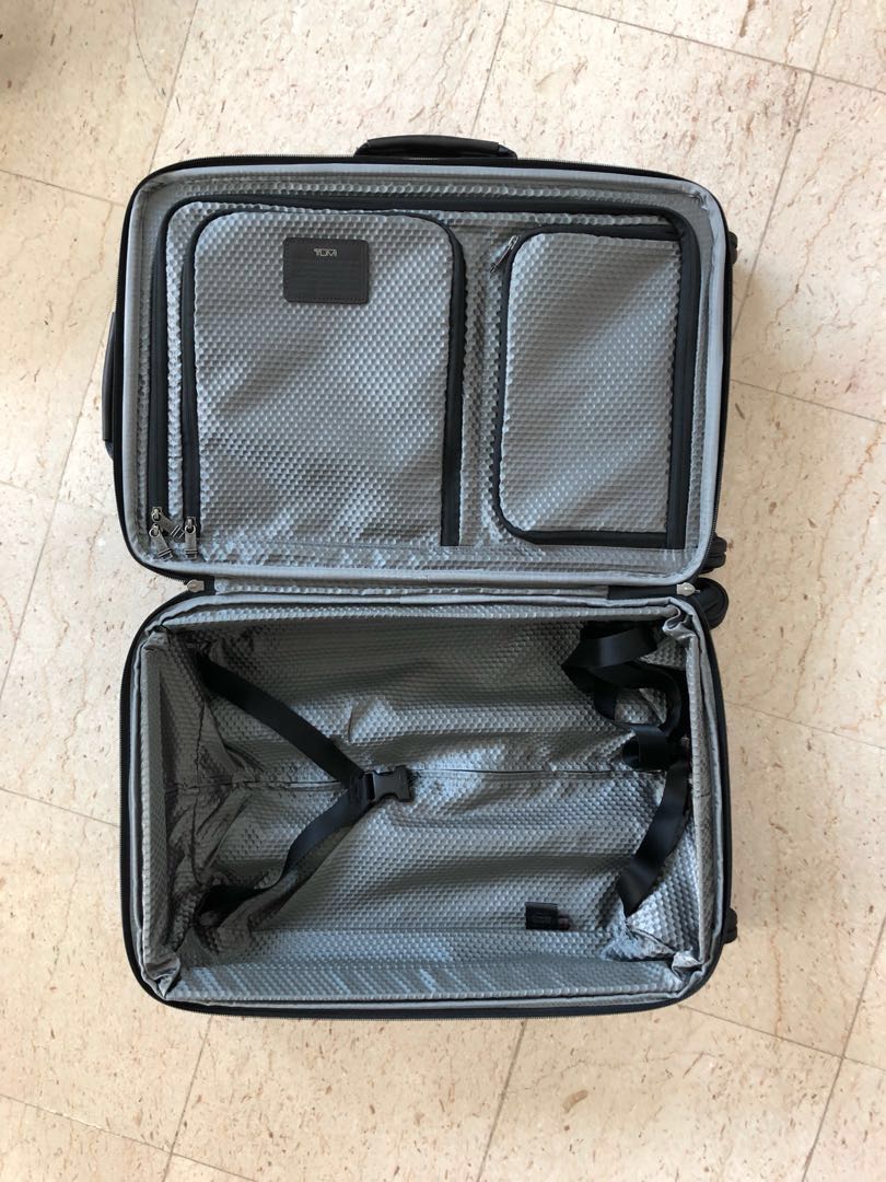 Tumi Alpha Bravo Kirtland Continental Expandable CarryOn, Hobbies