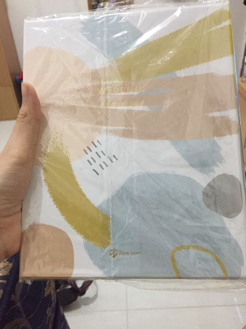 Wedding Planner Book By Bride Dept Buku Alat Tulis Majalah Lainnya Di Carousell