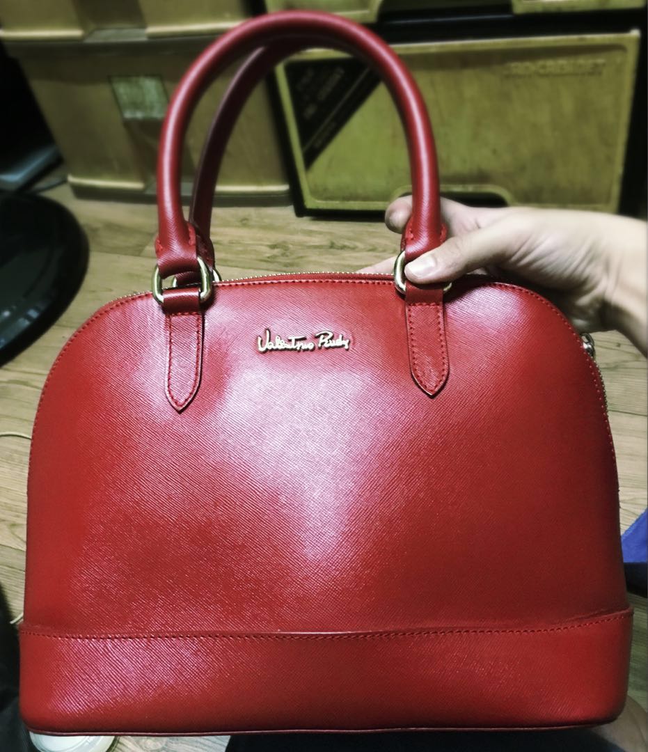 misundelse vandrerhjemmet nedenunder Brand new valentino Rudy leather handbag, Women's Fashion, Bags & Wallets,  Cross-body Bags on Carousell