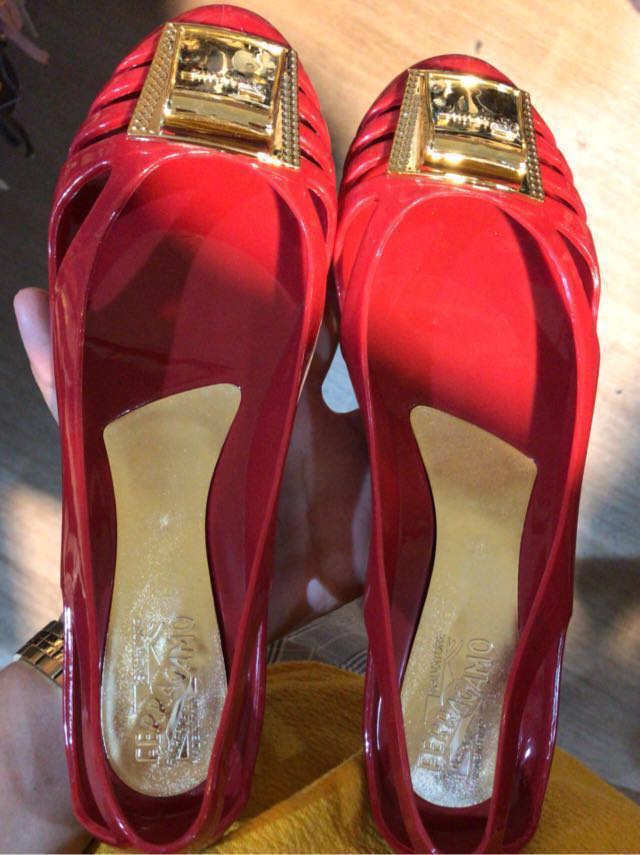 Jelly Shoes Salvatore Ferragamo Sepatu Wanita Women S Fashion Women S Shoes On Carousell
