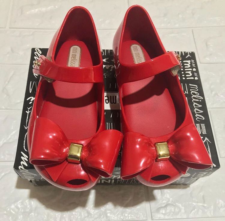 red shoes size 9