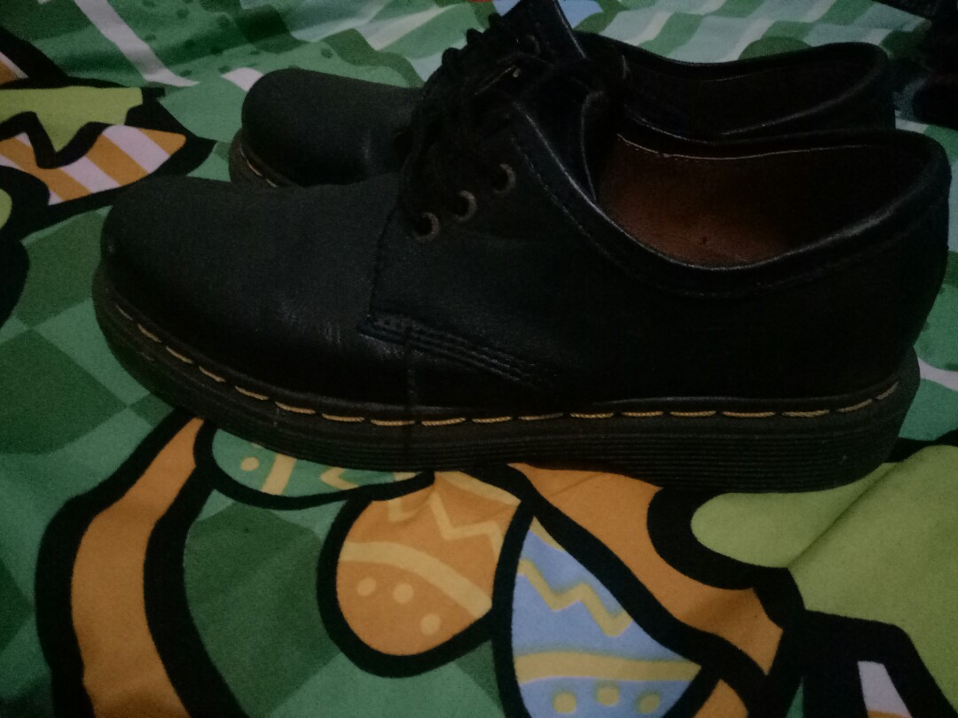 jenis sepatu dr martens