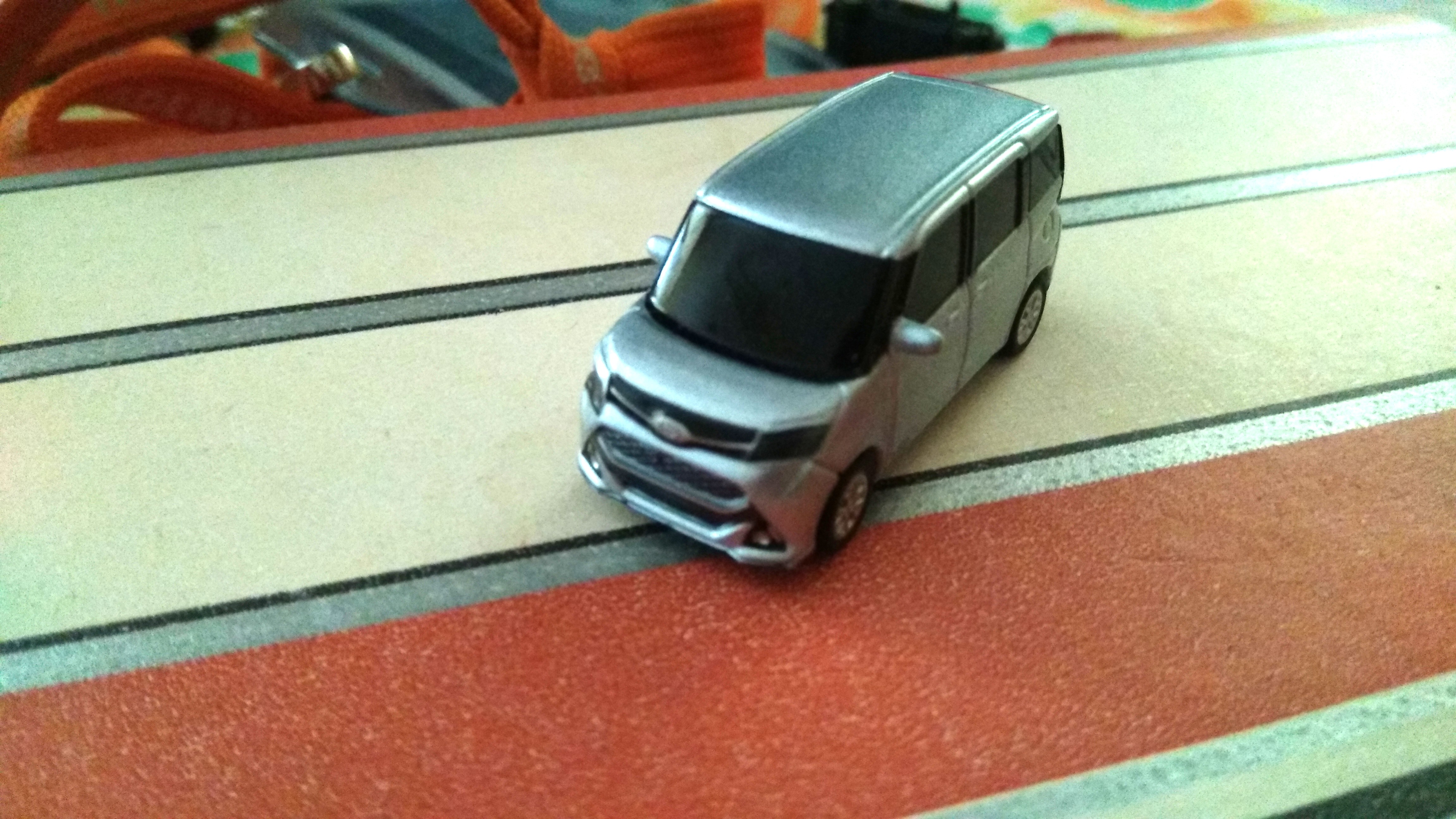 *NEW* SIKU 1629 BLISTER PACK Car with Caravan Diecast Model