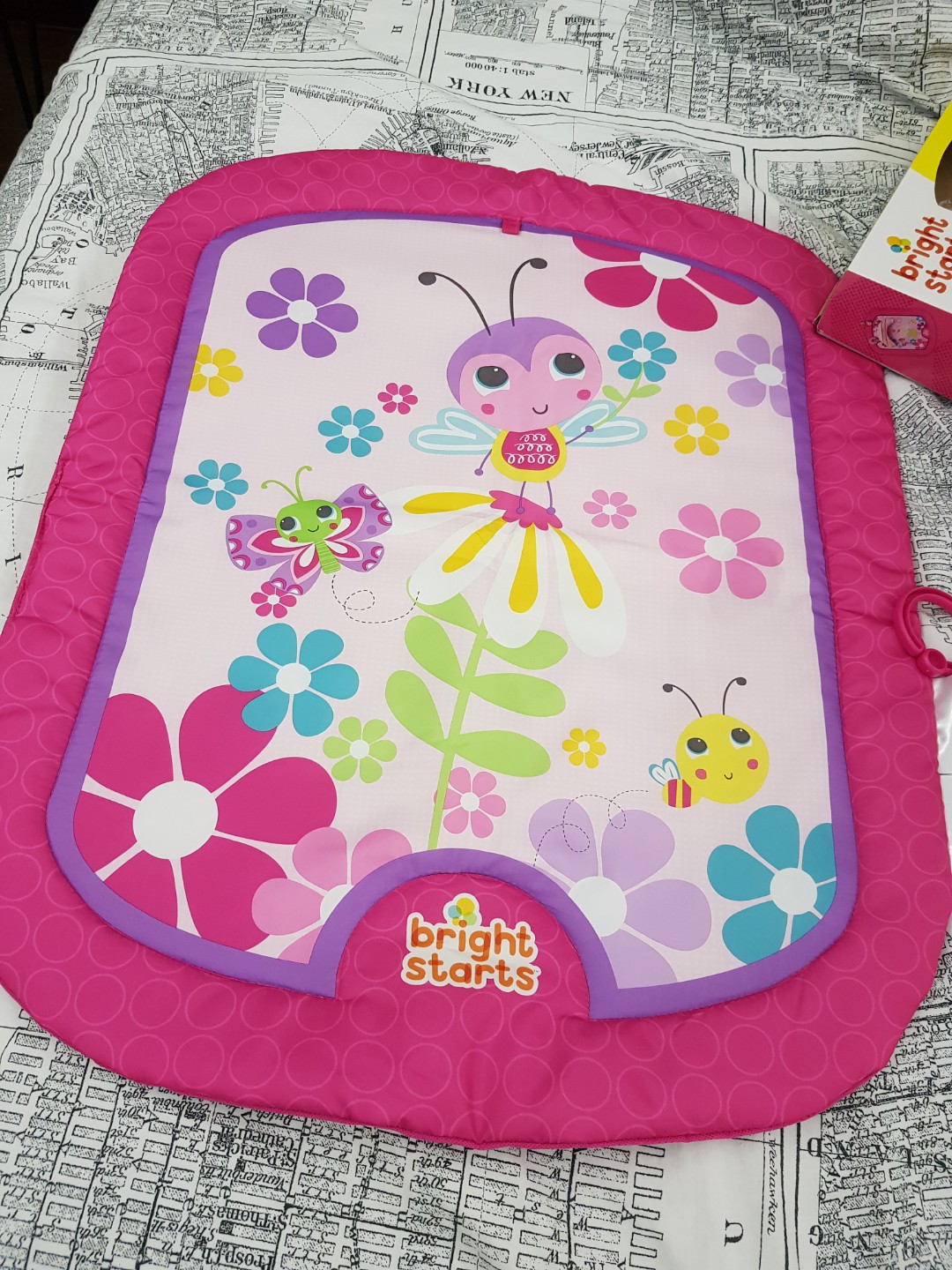 Tummy time mat / playmat (Category: Infant Playtime) located in Las Pinas. Submitted by aizophrenic (Listing ID 173604837, Image 3). Description: Used less than 5 times Very good condition Great in practicing tummy time, helps the baby strengthen the neck Rf: hindi nagagamit.