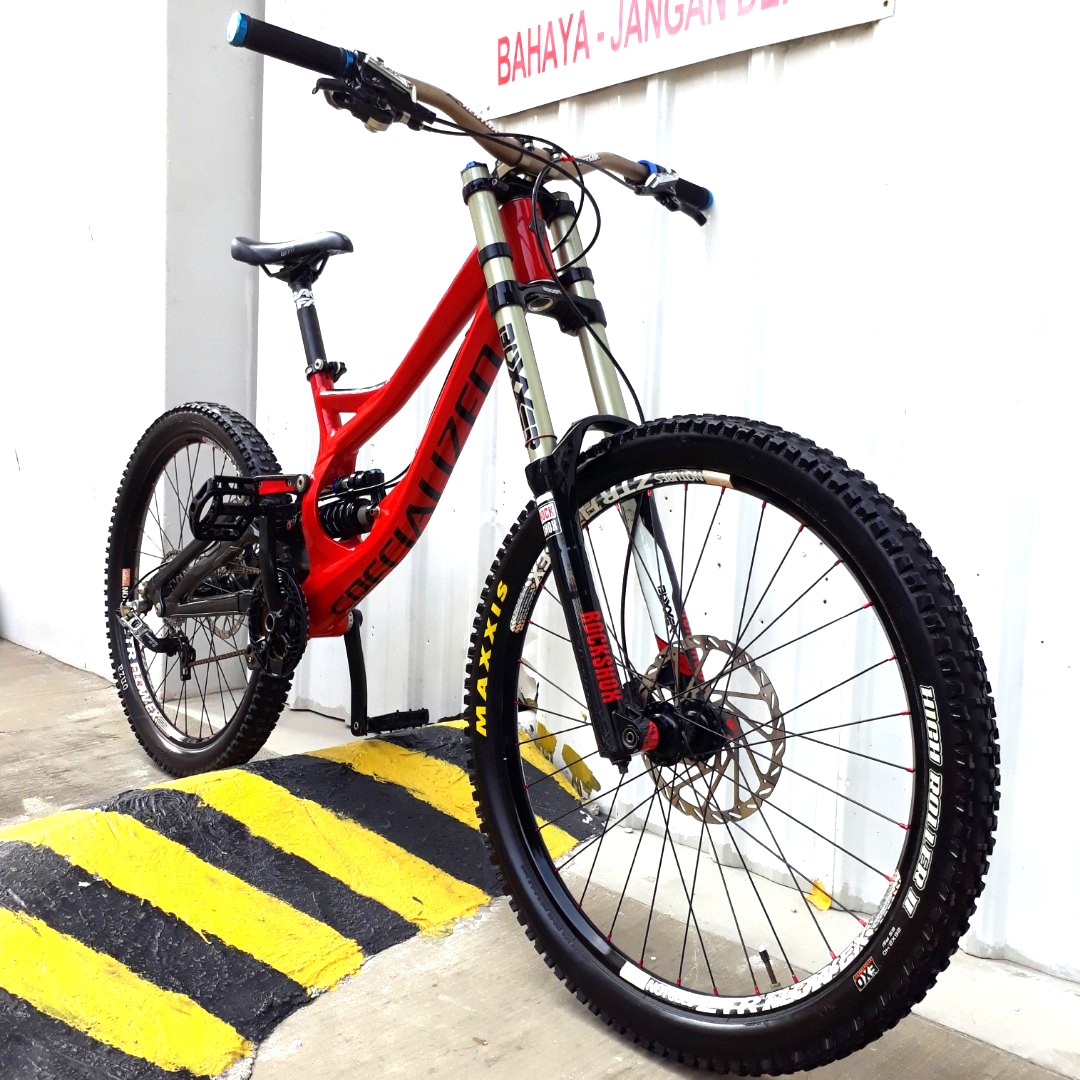 26er Specialized Demo Downhill Mountain Bike, Sports Equipment, Bicycles   Parts, Bicycles on Carousell