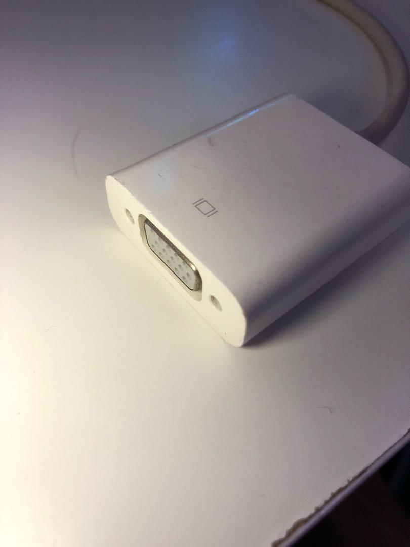 Apple 30pin to VGA Adapter, 電腦＆科技, 電腦周邊及配件, 電腦線、轉接線及轉換器 Carousell