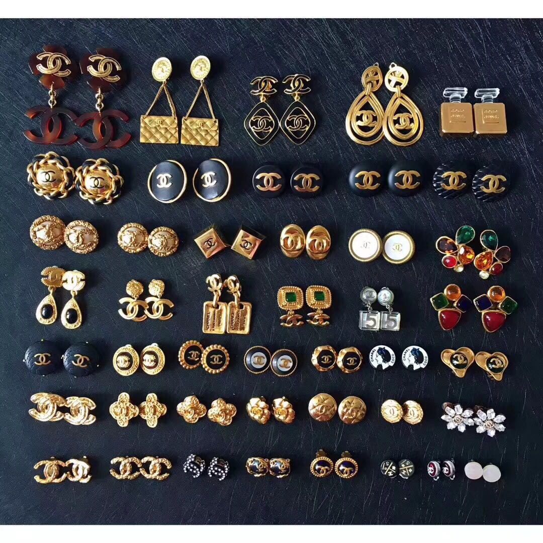 Chanel vintage ear clips, 名牌, 飾物及配件- Carousell