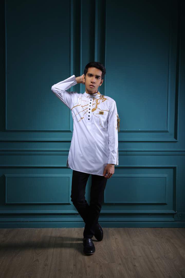 Kurta Luar Biasa By Ismail Izzani Men S Fashion Clothes On Carousell