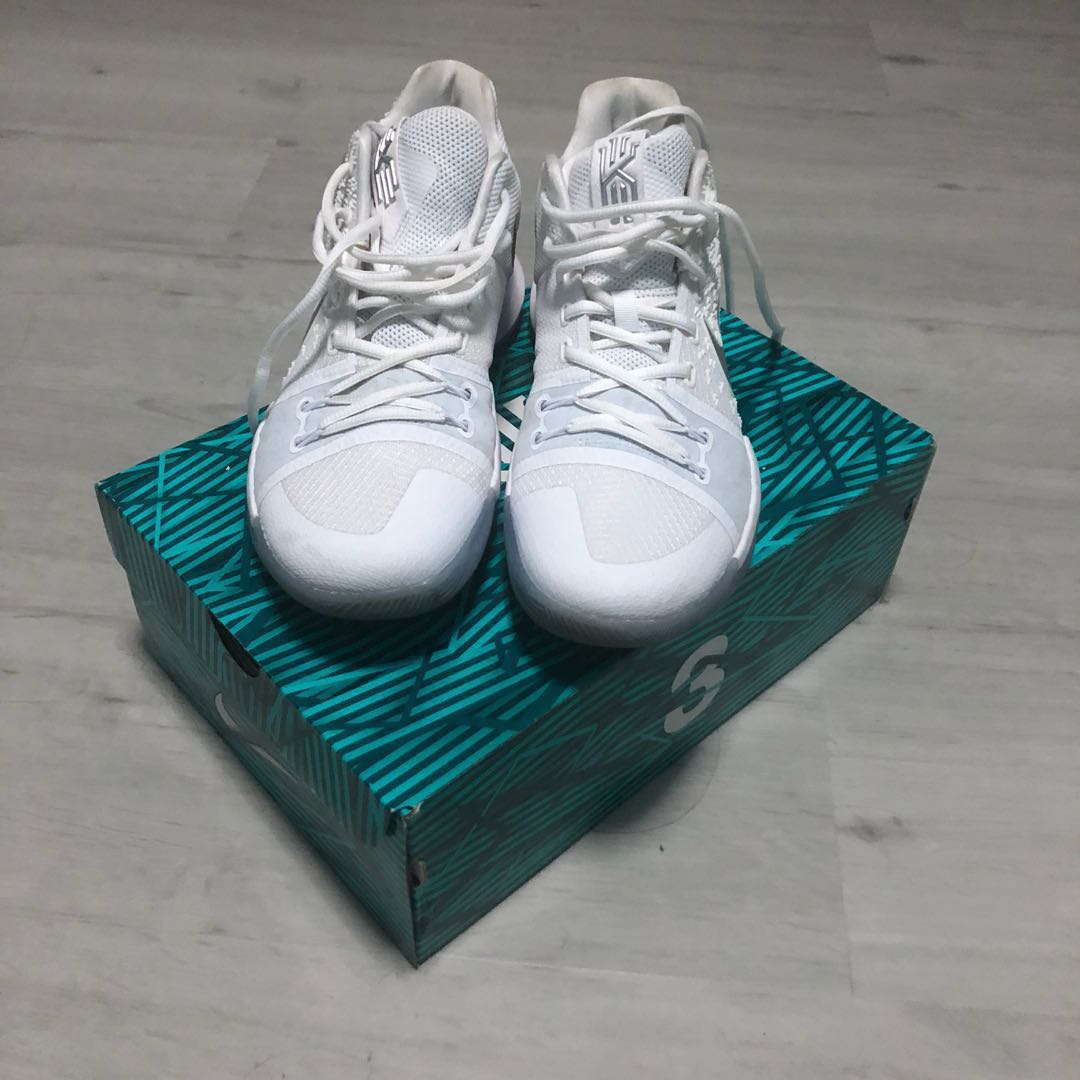 Kyrie 3 'white chrome' men's sneakers top