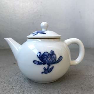 日本荣山作青花瓷茶壶