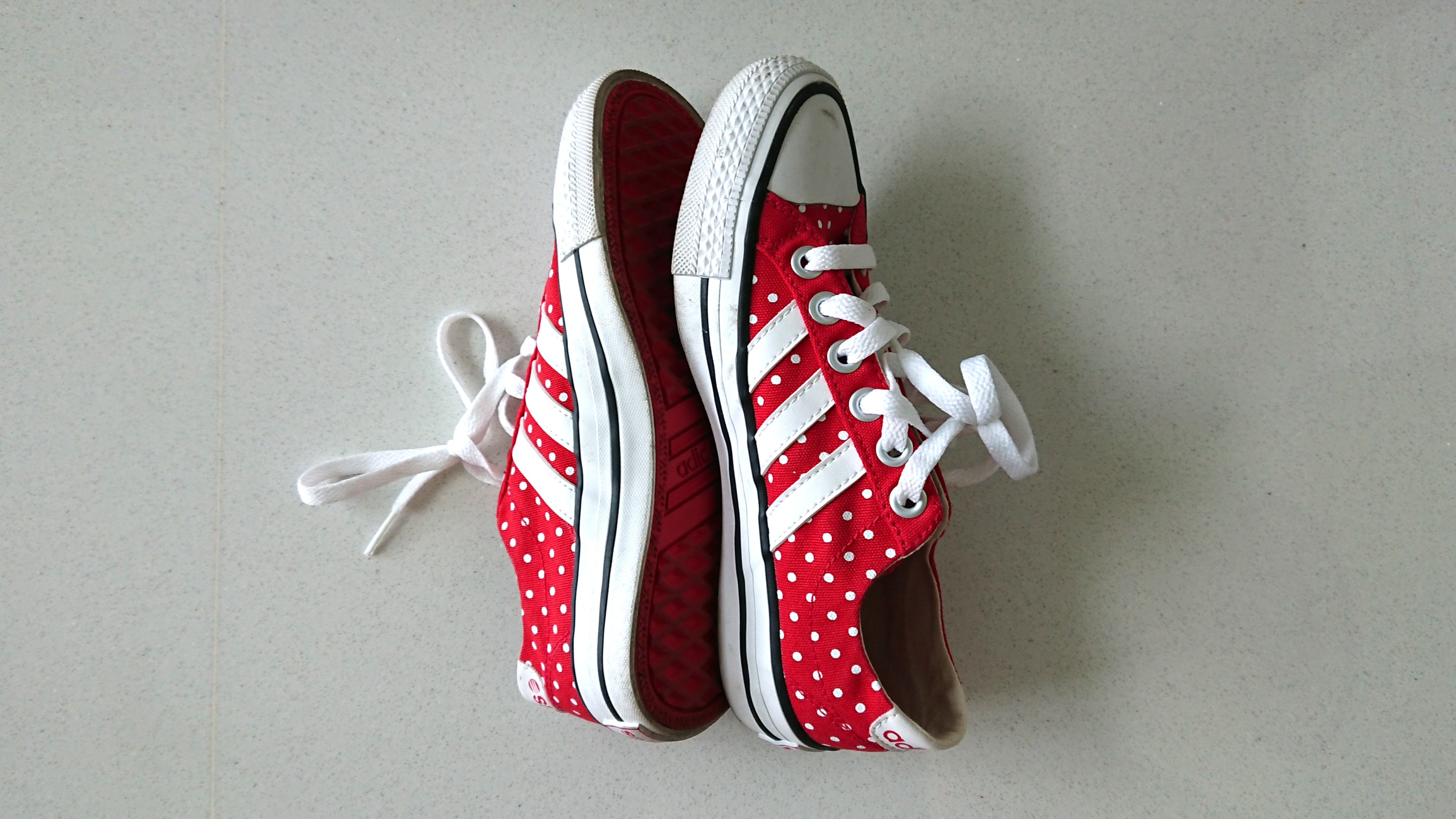 Adidas neo discount red white