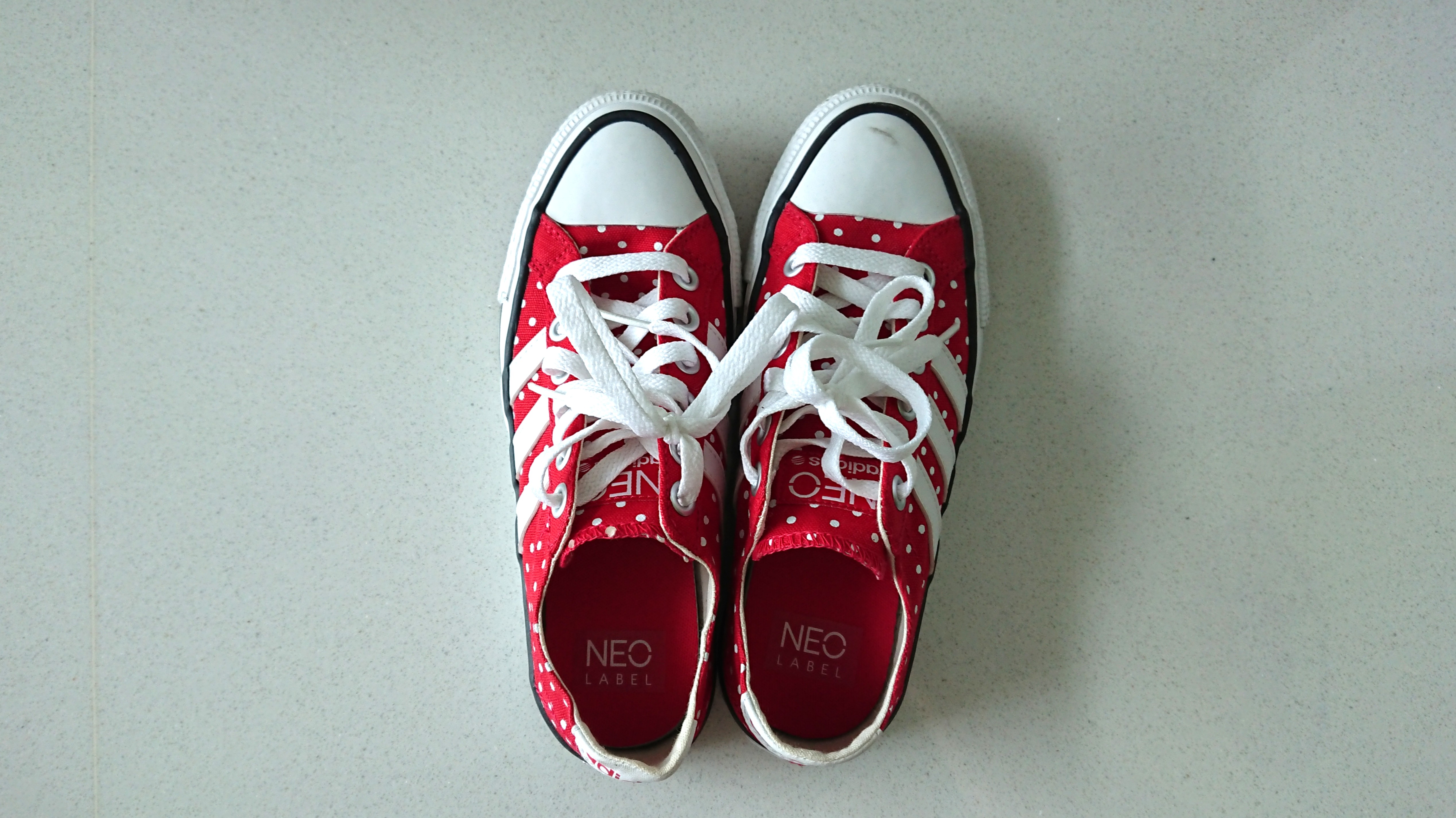 adidas neo label red