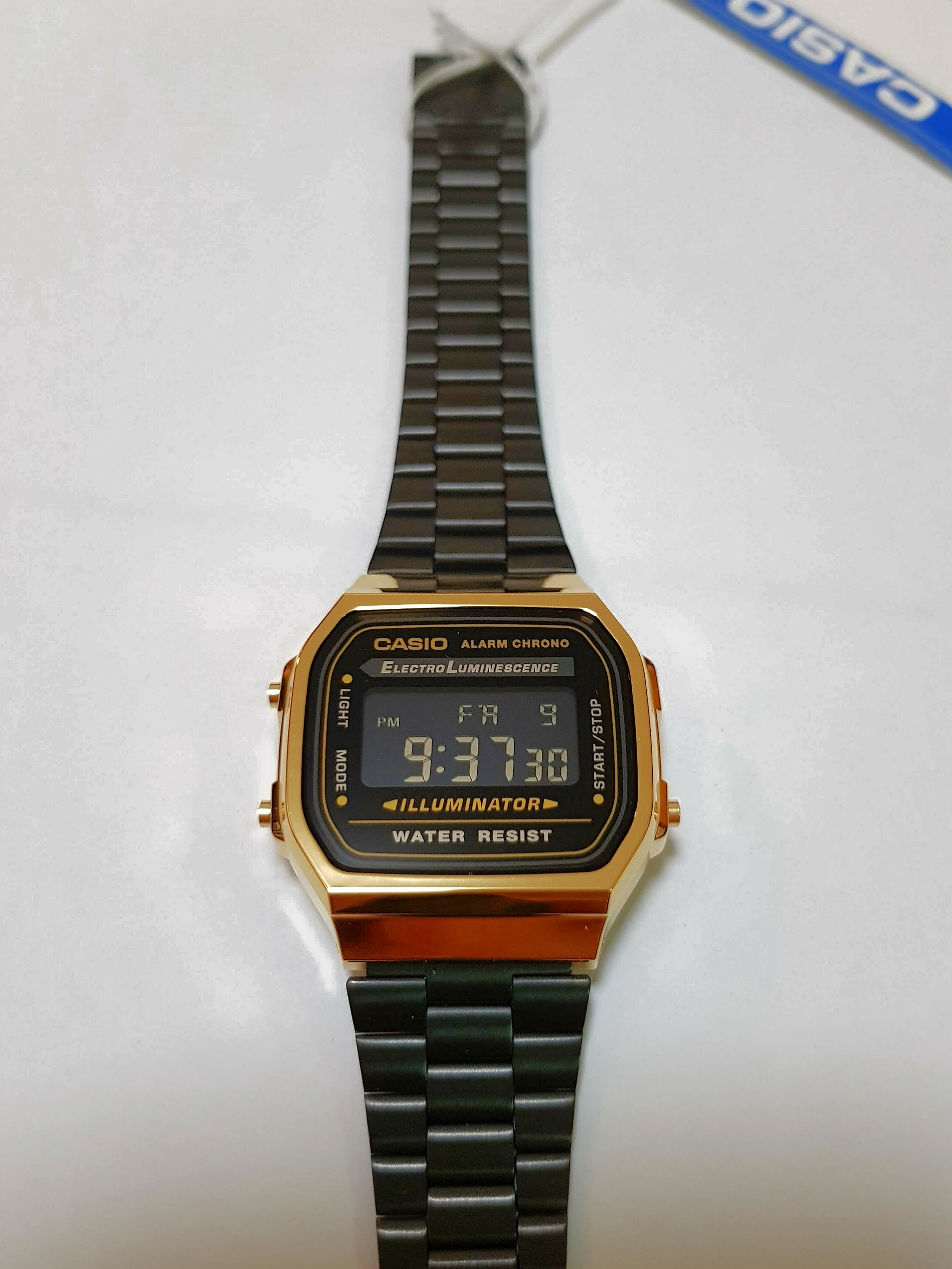 Sale Guarantee 100 brand new authentic Casio watch or Full refund. Retro vintage Gold Casio with Black stainless steel band Cool blue electro
