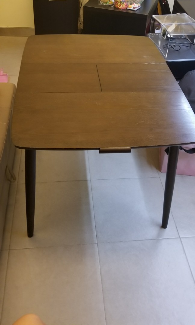 Dining Table （分類：椅子）位於 Hong Kong。 由 onon122 提交（商品編號 173999865，圖片 2）。簡介： 一張枱連2張椅子。 木質好結實👍。 不設送貨🙇‍♀️。