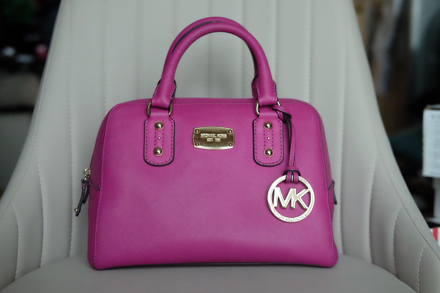 Leather handbag Michael Kors Pink in Leather  30142650
