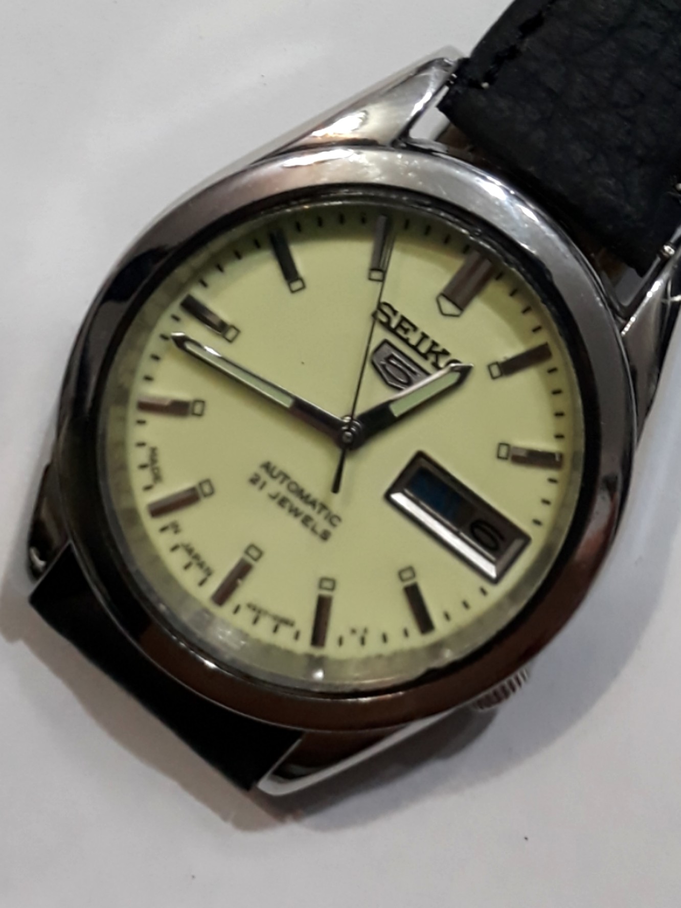 SEIKO 5 (boy size)Automatic watch bezel 32mm, Women's Fashion, Watches